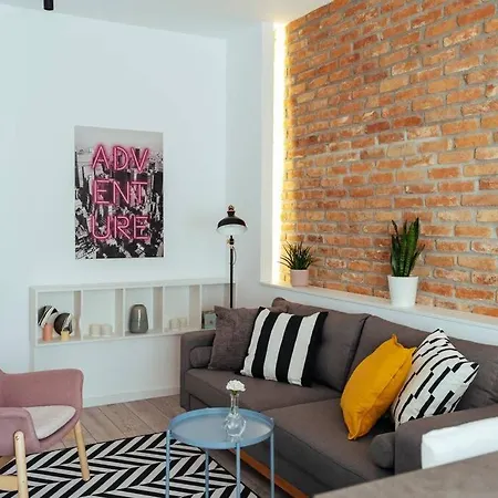 Beautiful - Location + Netflix *