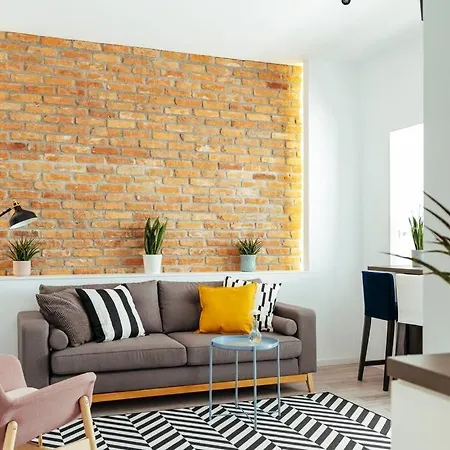 Apartment Beautiful - Location + Netflix