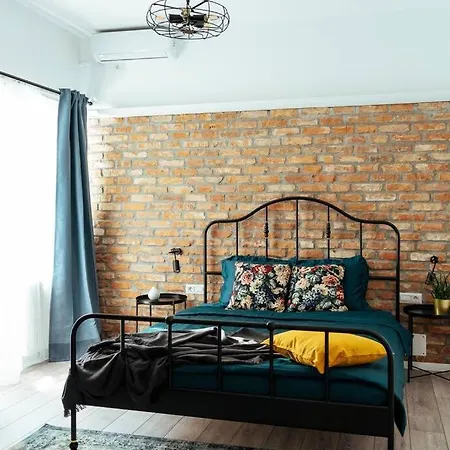 Beautiful - Location + Netflix * 布加勒斯特