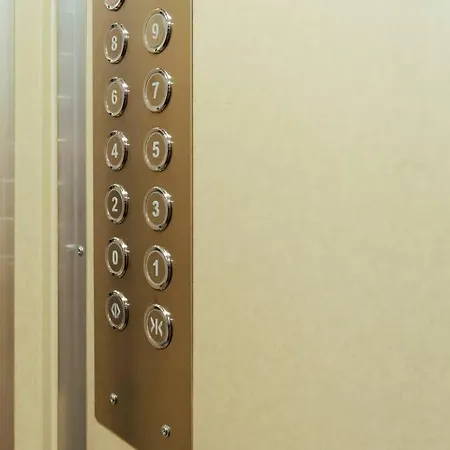 Beautiful - Location + Netflix Apartment