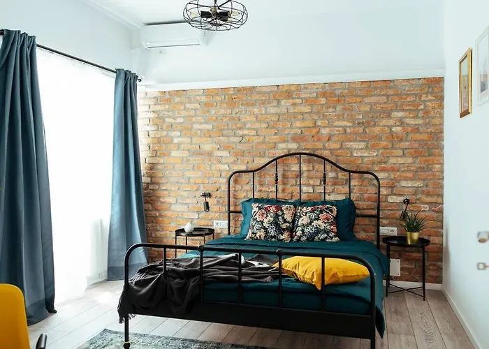 Beautiful - Location + Netflix * Bucharest